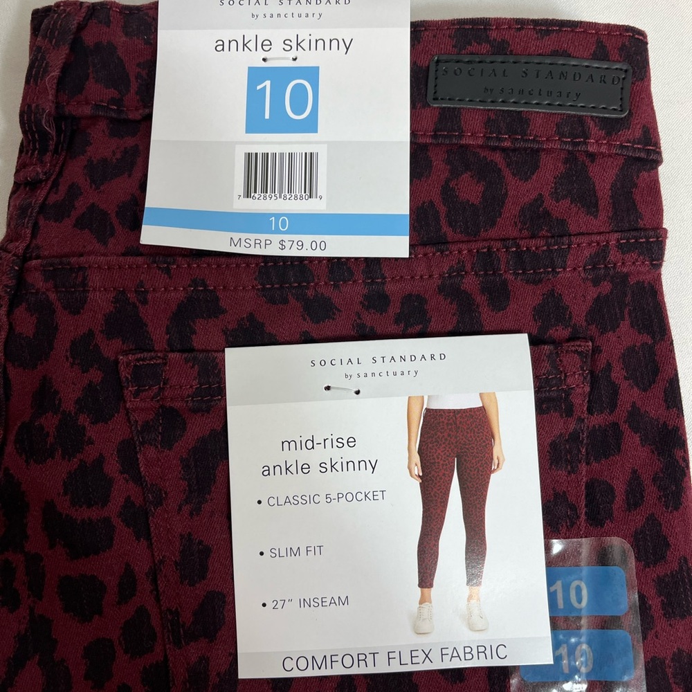 Social Standard by Sanctuary Ladies Skinny Ankle Jean!